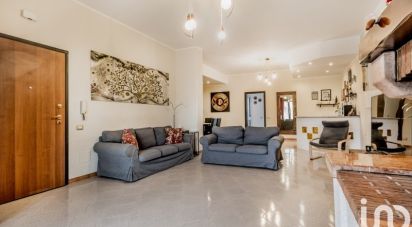 Appartamento 5 locali di 172 m² a Roma (00166)