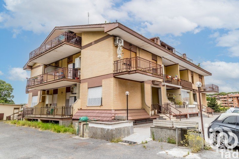 Apartment 5 rooms of 172 m² in Roma (00166)