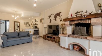 Appartamento 5 locali di 172 m² a Roma (00166)