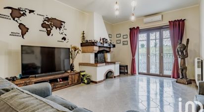 Appartamento 5 locali di 172 m² a Roma (00166)