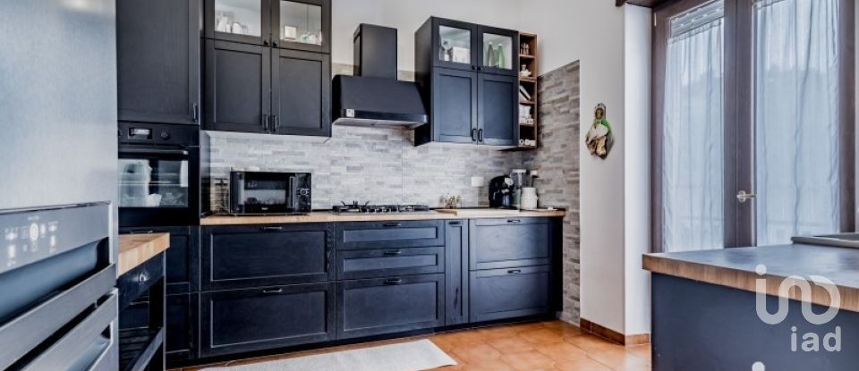 Apartment 5 rooms of 172 m² in Roma (00166)