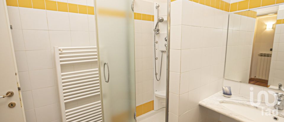 Three-room apartment of 87 m² in Genova (16123)