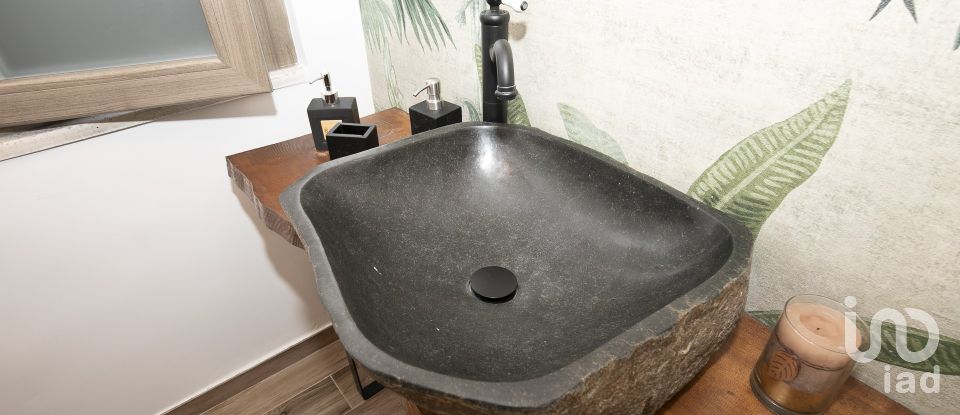 Apartment 6 rooms of 85 m² in Genova (16134)