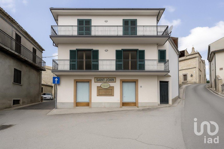 Casa indipendente / Villa 9 locali di 192 m² in Notaresco (64024)