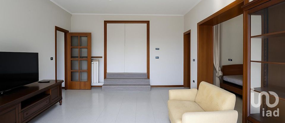 Casa indipendente / Villa 9 locali di 192 m² in Notaresco (64024)