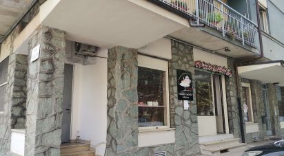 Negozio / locale commerciale di 100 m² in Chivasso (10034)