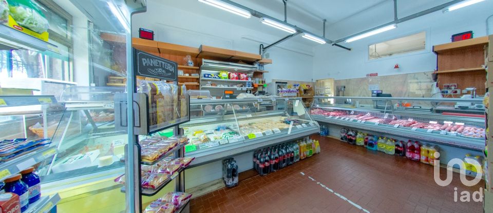 Negozio / locale commerciale di 300 m² in Genova (16135)