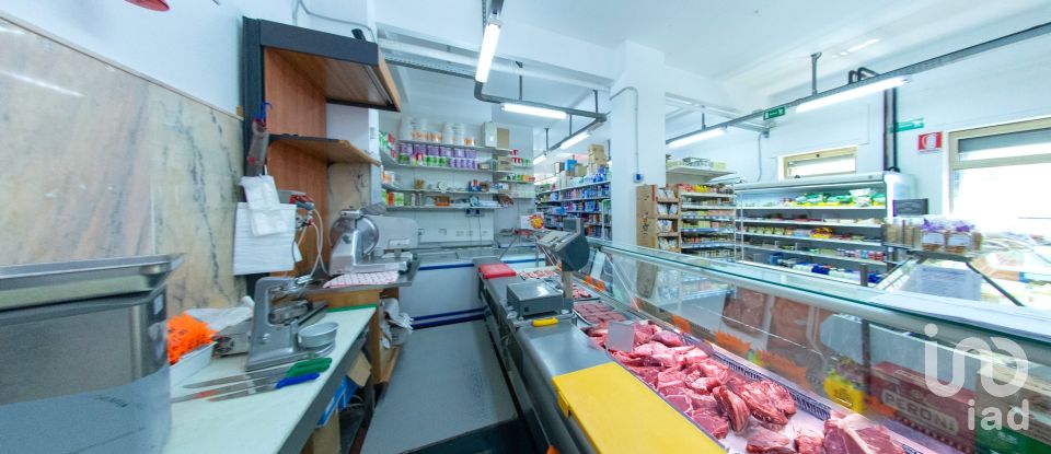 Negozio / locale commerciale di 300 m² in Genova (16135)