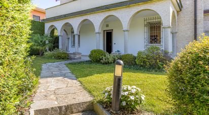 Farm 6 rooms of 404 m² in Casnate con Bernate (22070)