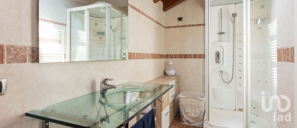 Four-room apartment of 149 m² in Olgiate Olona (21057)