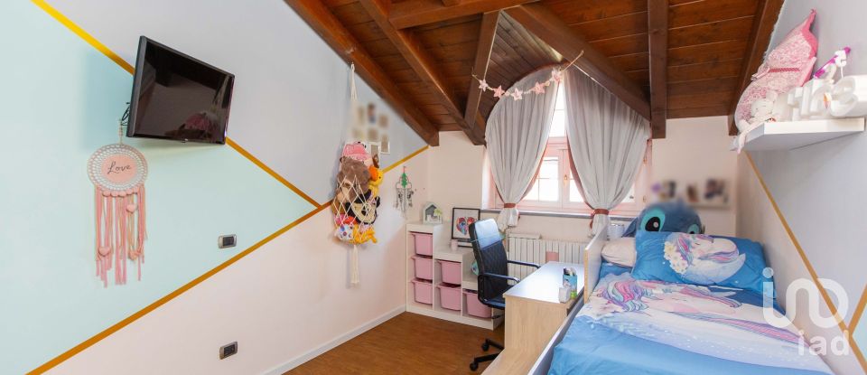 Four-room apartment of 149 m² in Olgiate Olona (21057)