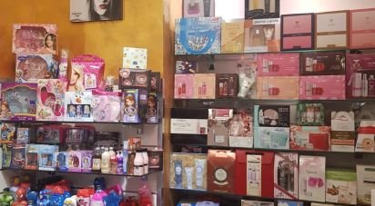 Negozio / locale commerciale di 36 m² in Napoli (80121)