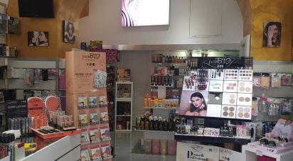 Negozio / locale commerciale di 36 m² in Napoli (80121)