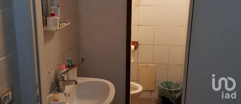 Negozio / locale commerciale di 36 m² in Napoli (80121)