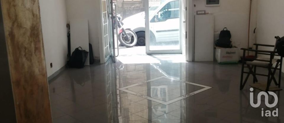 Negozio / locale commerciale di 36 m² in Napoli (80121)
