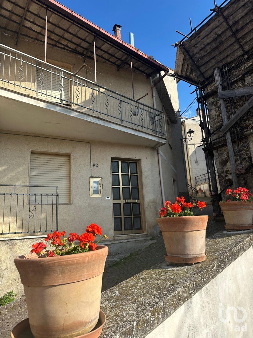 Three-room apartment of 80 m² in Montorio al Vomano (64046)
