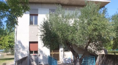 Casa indipendente 30 locali di 630 m² in Fano (61032)