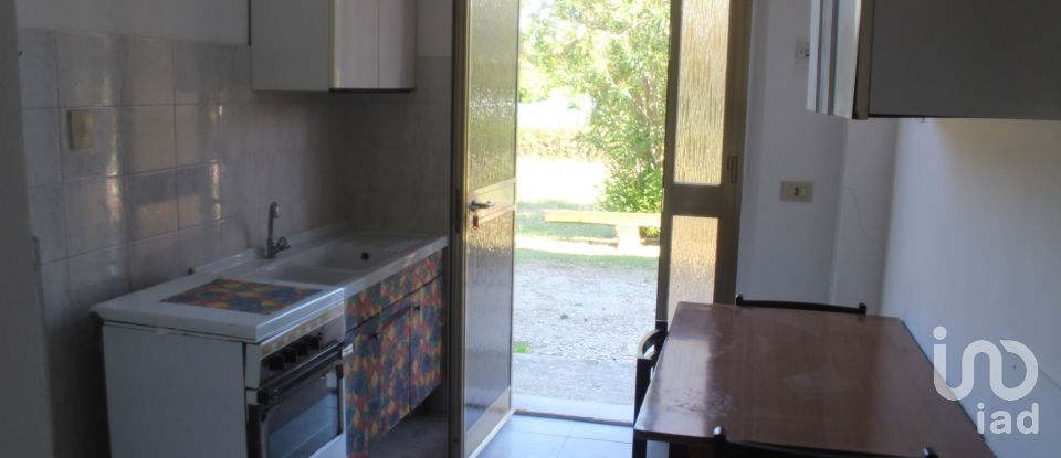 Casa indipendente 30 locali di 630 m² in Fano (61032)