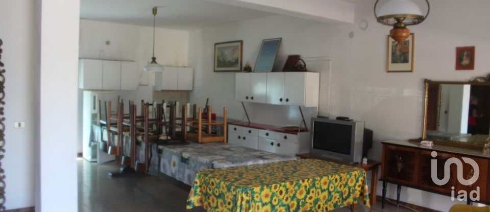 Casa indipendente 30 locali di 630 m² in Fano (61032)