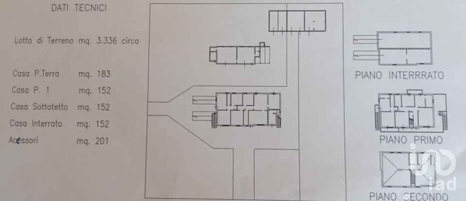Casa indipendente 30 locali di 630 m² in Fano (61032)