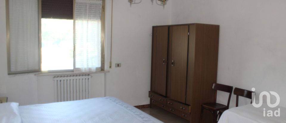 Casa indipendente 30 locali di 630 m² in Fano (61032)