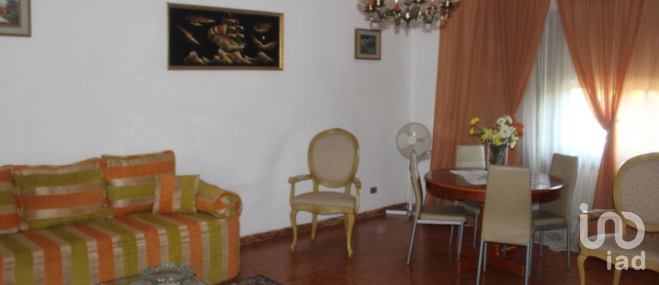 Casa indipendente 30 locali di 630 m² in Fano (61032)