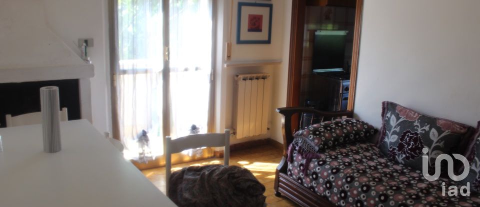 Casa indipendente 30 locali di 630 m² in Fano (61032)