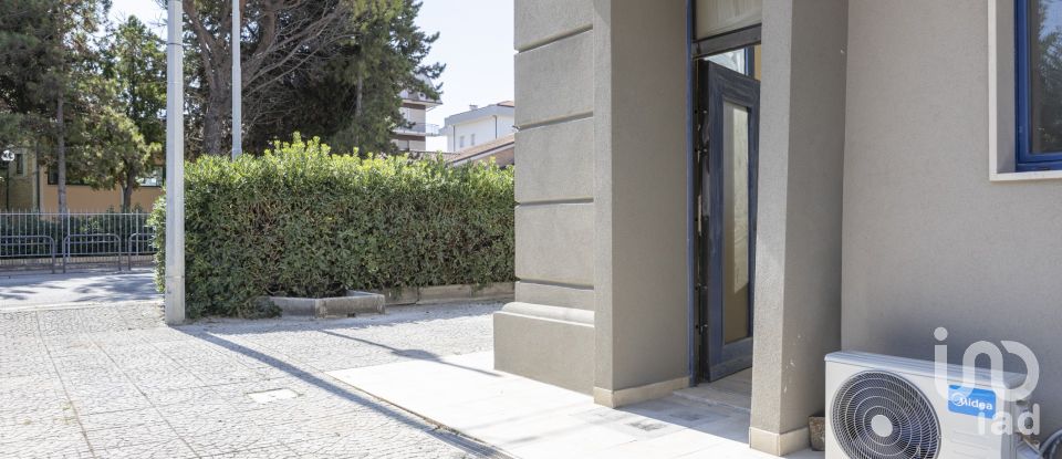 Appartamento 5 locali di 75 m² a Montemarciano (60018)