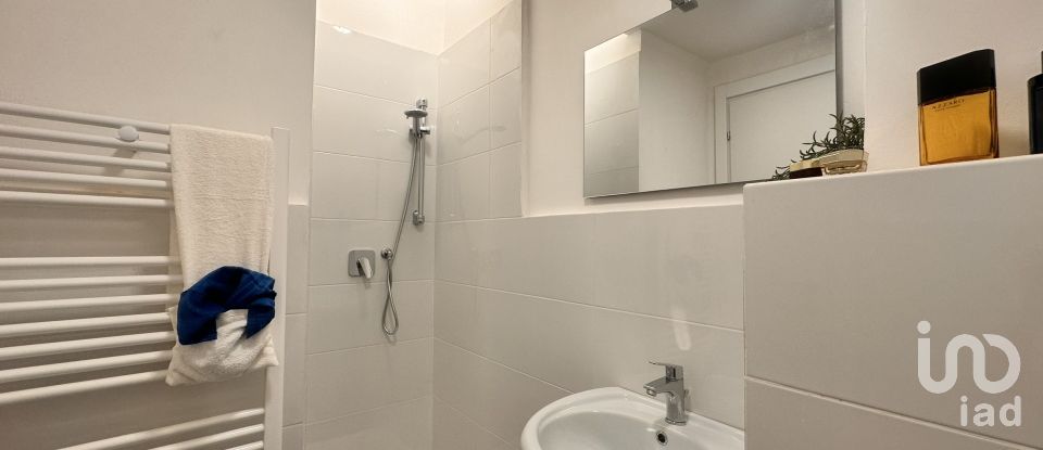 Apartment 6 rooms of 80 m² in Genova (16126)