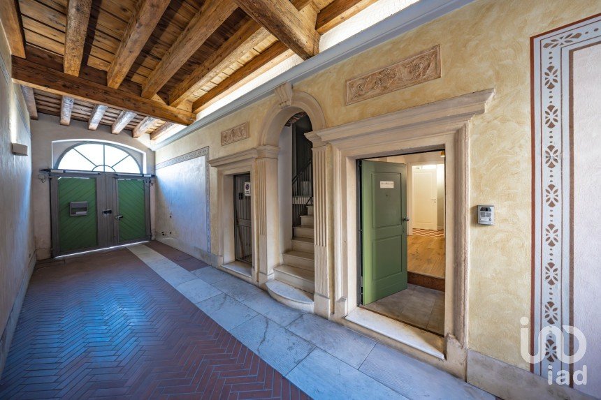 Quadrilocale di 207 m² a Verona (37122)