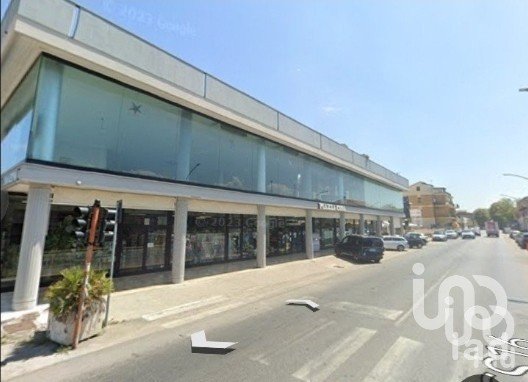 Palazzo / Stabile di 4.500 m² in Giulianova (64021)
