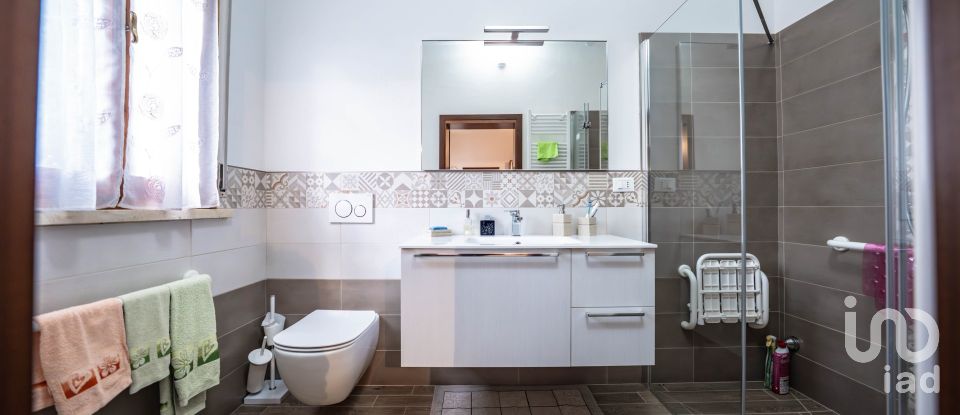 Villa Bifamiliare 6 locali di 335 m² in Argenta (44011)