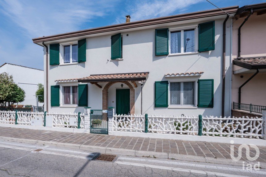 Casale 6 locali di 235 m² in Lagosanto (44023)