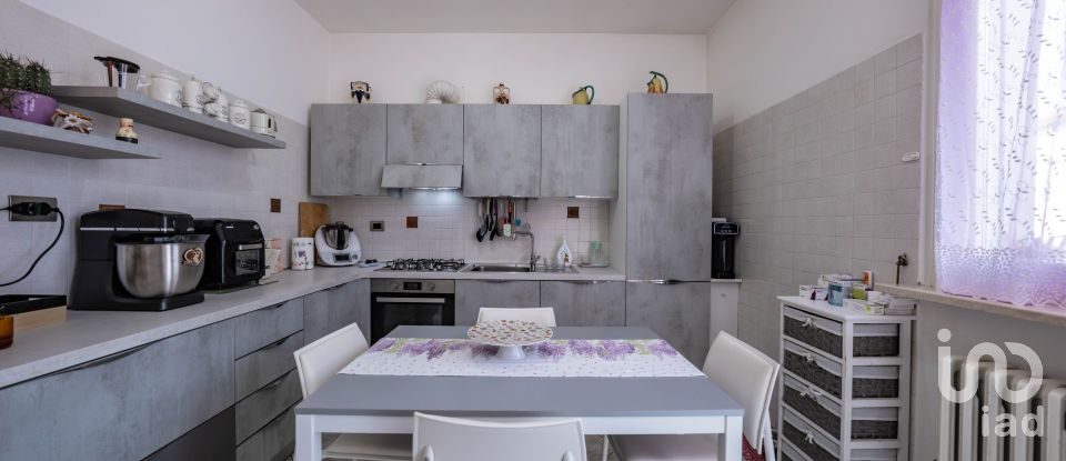 Casale 6 locali di 235 m² in Lagosanto (44023)