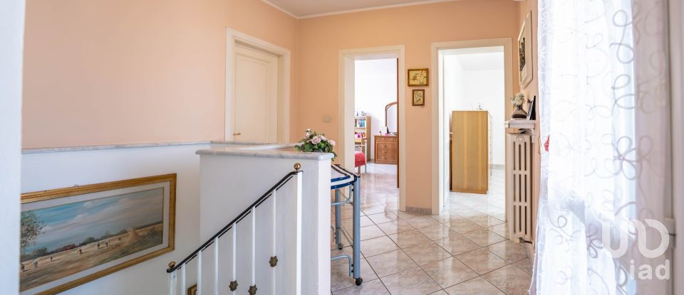 Casale 6 locali di 235 m² in Lagosanto (44023)