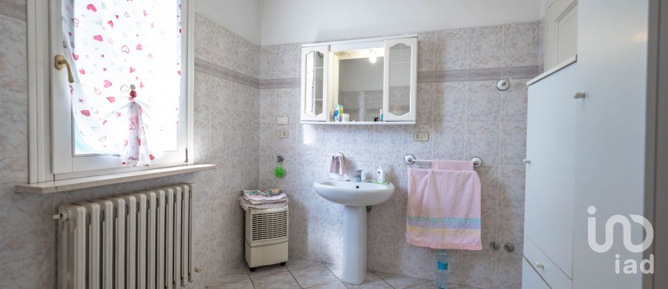 Casale 6 locali di 235 m² in Lagosanto (44023)