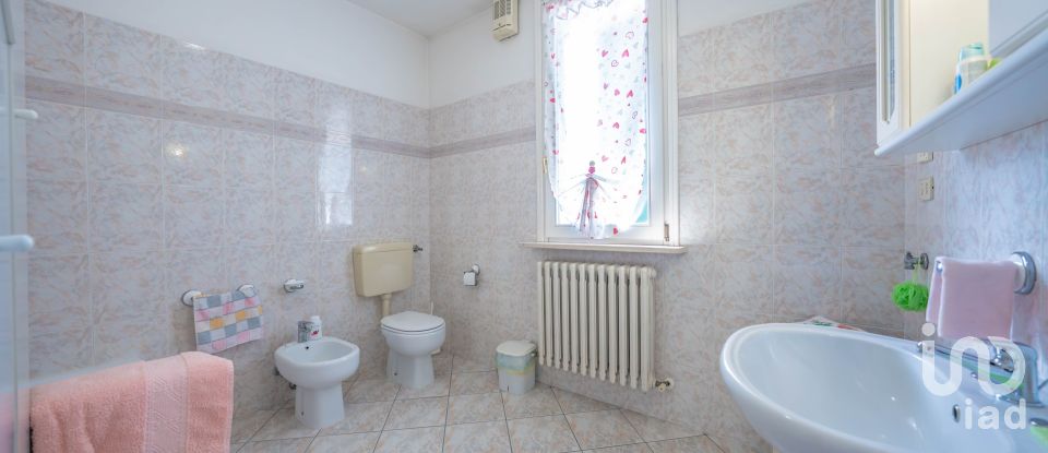 Casale 6 locali di 235 m² in Lagosanto (44023)