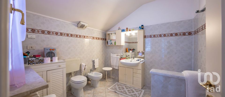 Casale 6 locali di 235 m² in Lagosanto (44023)