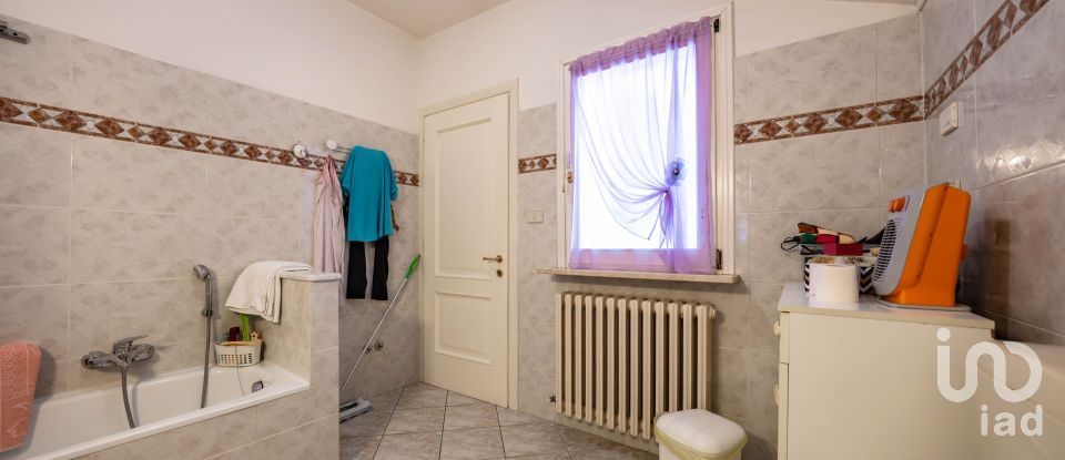 Casale 6 locali di 235 m² in Lagosanto (44023)