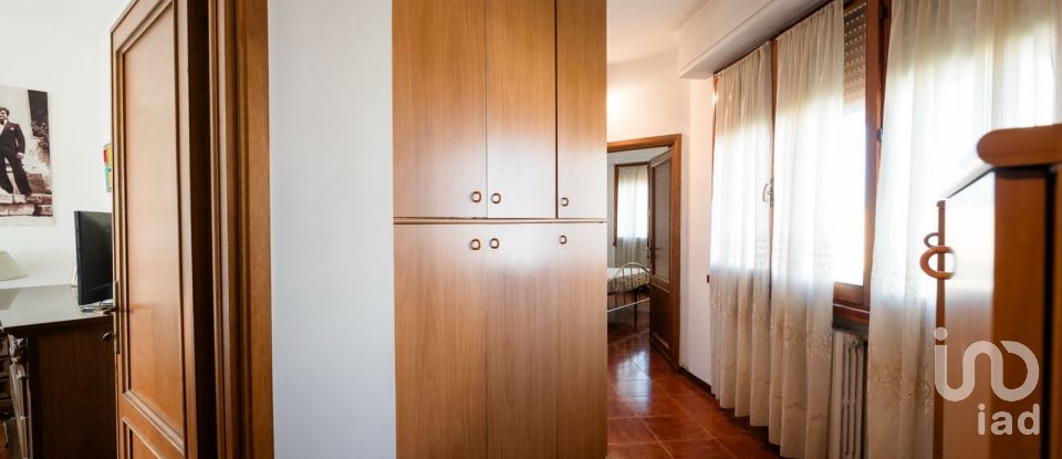 Casale 14 locali di 355 m² in Campi Bisenzio (50013)