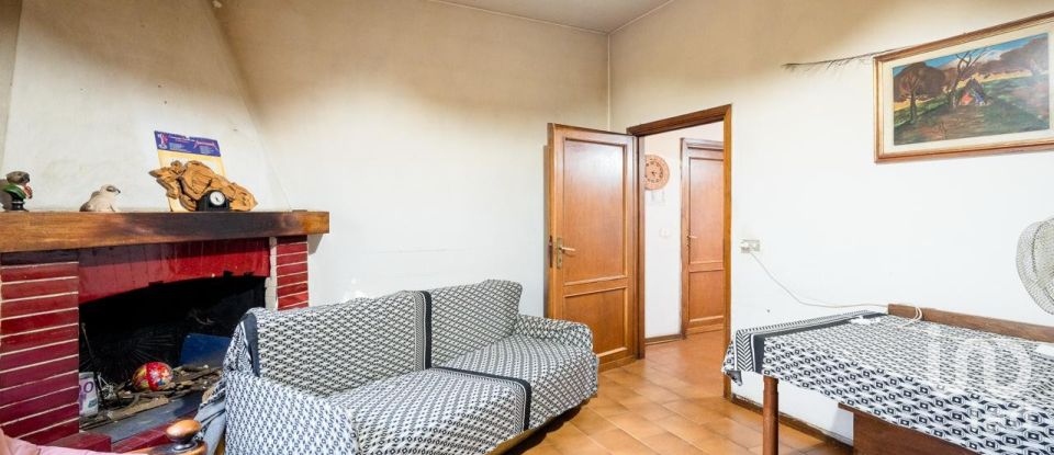 Casale 14 locali di 355 m² in Campi Bisenzio (50013)