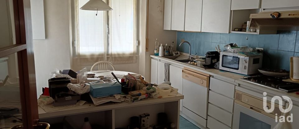 Apartment 7 rooms of 130 m² in Genova (16131)