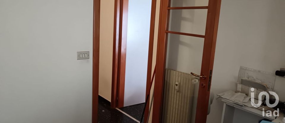 Apartment 7 rooms of 130 m² in Genova (16131)