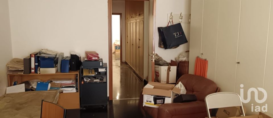 Apartment 7 rooms of 130 m² in Genova (16131)