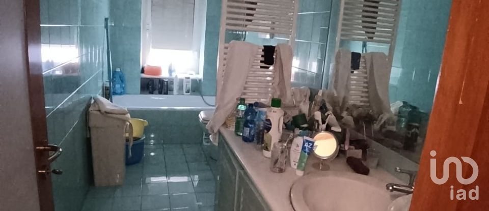 Apartment 7 rooms of 130 m² in Genova (16131)