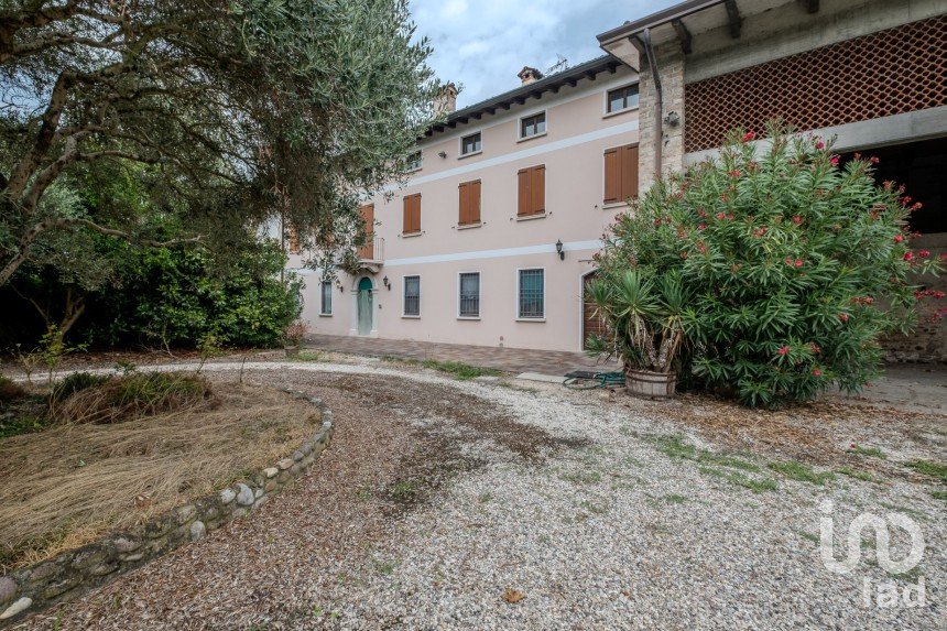 Country home 10 rooms of 460 m² in Castel Goffredo (46042)