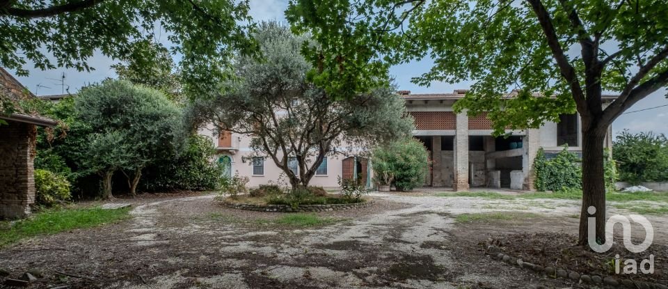 Country home 10 rooms of 460 m² in Castel Goffredo (46042)