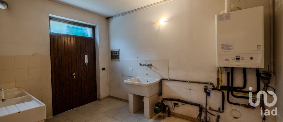 Country home 10 rooms of 460 m² in Castel Goffredo (46042)