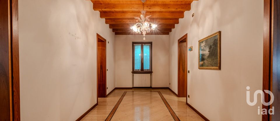 Country home 10 rooms of 460 m² in Castel Goffredo (46042)