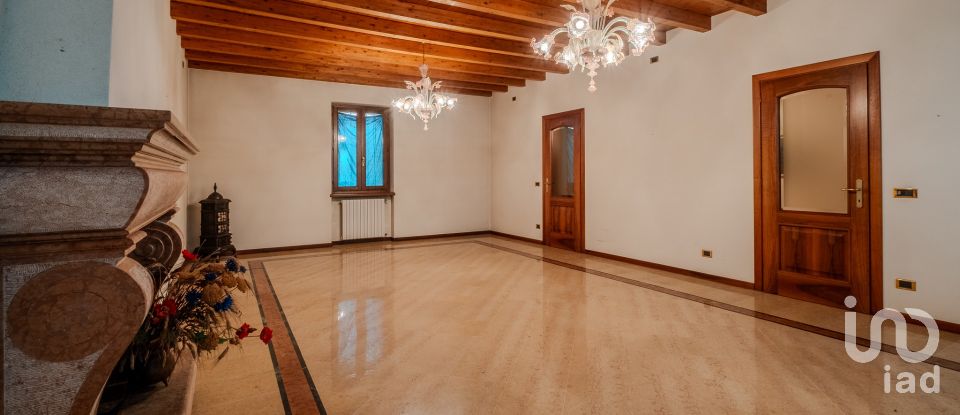Country home 10 rooms of 460 m² in Castel Goffredo (46042)